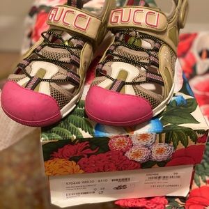 Gucci comfortable closed in sandals
